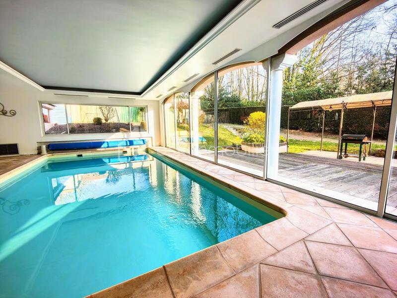 Maison - 390 m² - 15 pièces