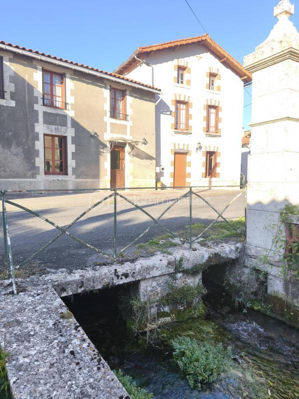 Demeure - 199 m² - 12 pièces