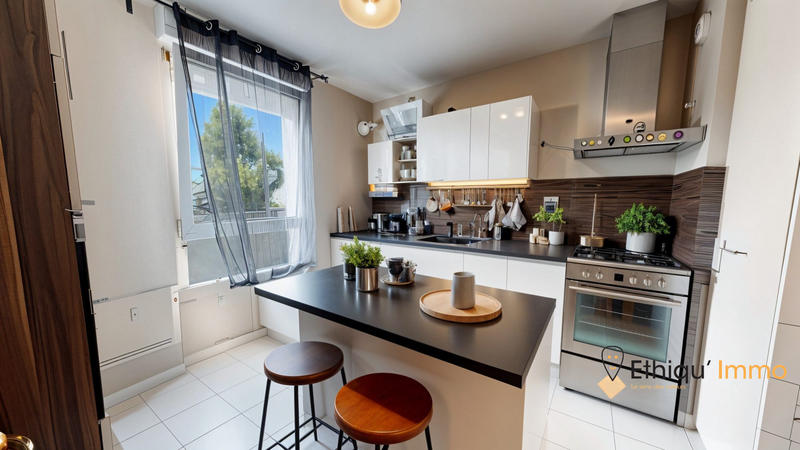 Appartement - 93 m² - 4 pièces