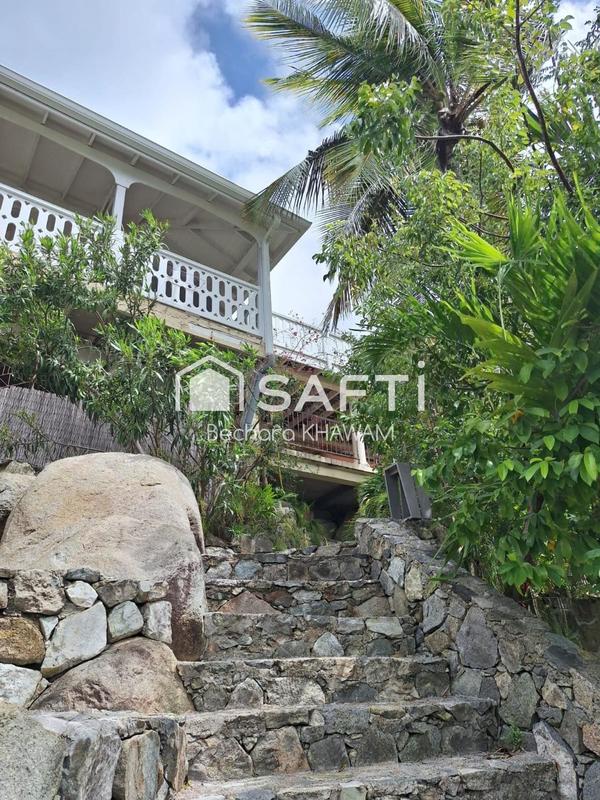 Maison - 219 m² - 4 pièces