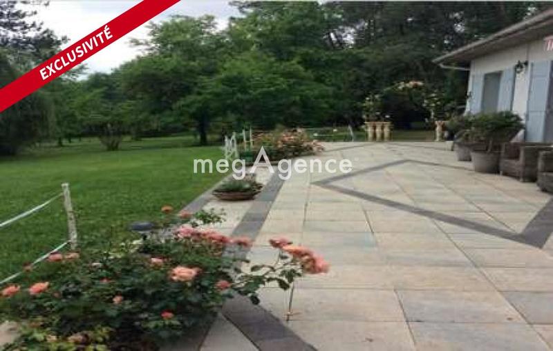 Maison - 205 m² - 7 pièces