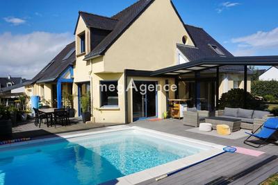 Maison traditionnelle - 149 m² - 7 pièces