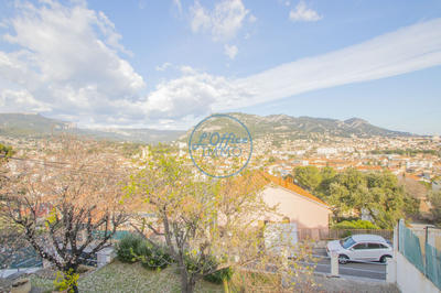 Maison - 93 m² - 5 pièces