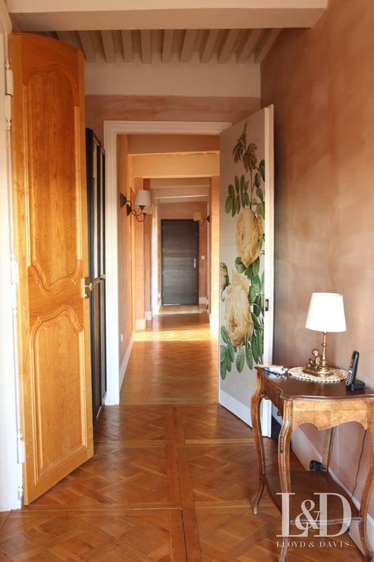 Maison - 439 m² - 10 pièces