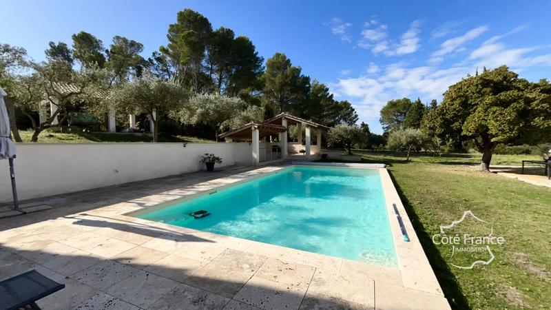 Propriété - 145 m² - 5 pièces