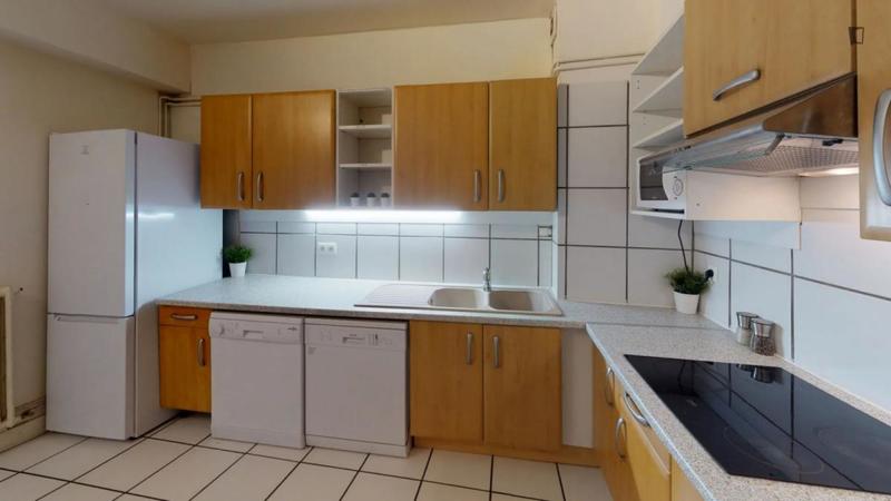 Chambre - 8 m² - 7 pièces