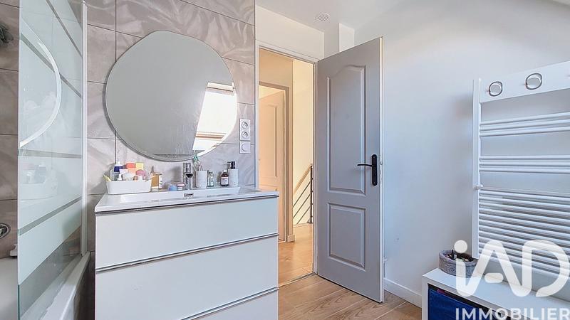 Maison - 122 m² - 8 pièces