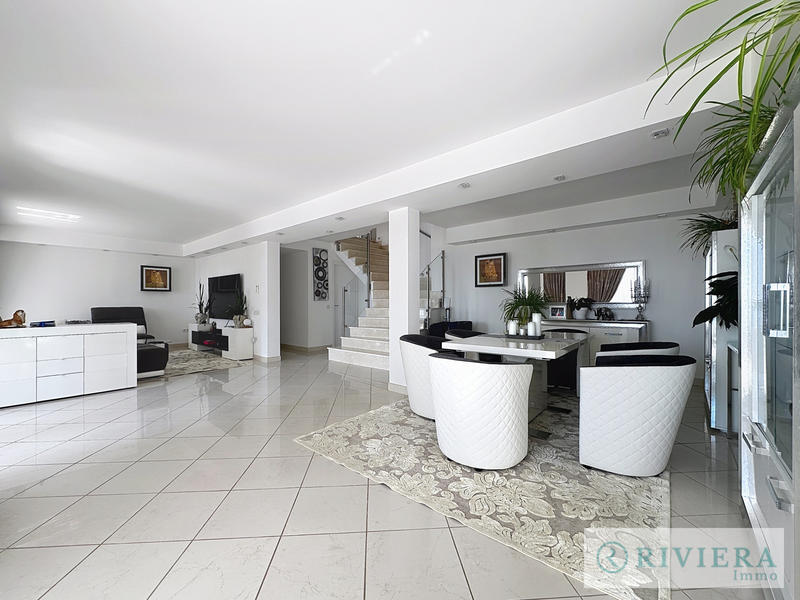 Villa - 221 m² - 6 pièces