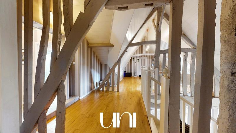 Maison - 230 m² - 9 pièces