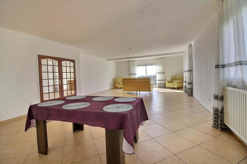 Maison - 290 m² - 9 pièces