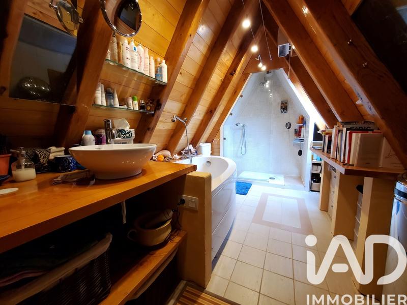 Maison - 220 m² - 8 pièces