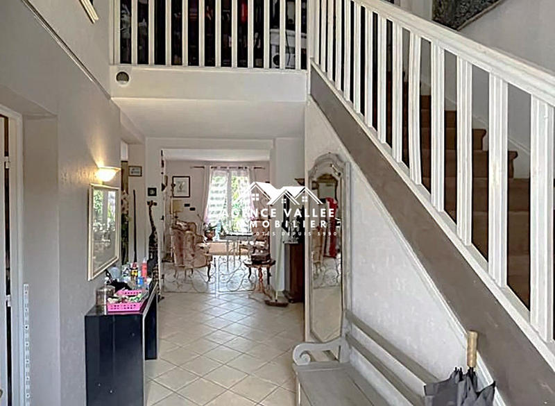 Maison - 255 m² - 7 pièces