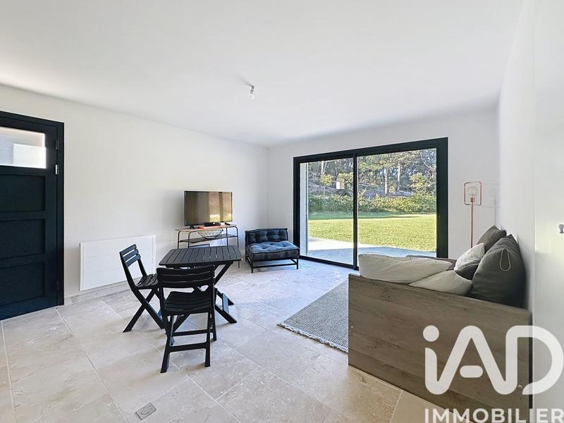 Maison - 230 m² - 8 pièces