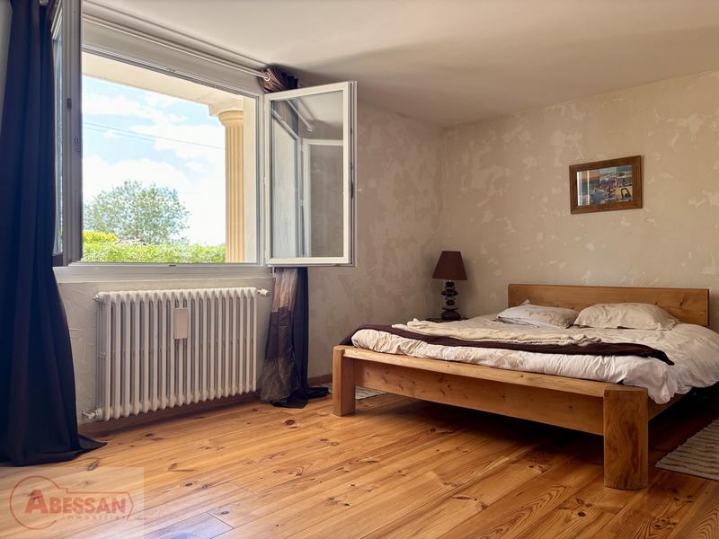 Maison - 220 m² - 7 pièces