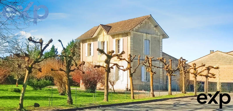Maison traditionnelle - 215 m² - 6 pièces