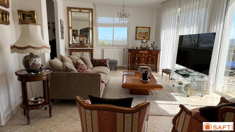 Villa - 200 m² - 6 pièces