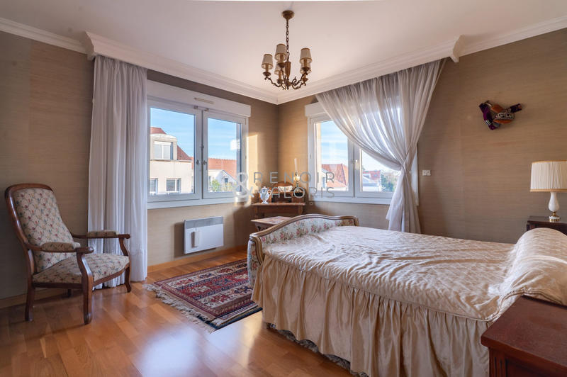 Appartement - 240 m² - 7 pièces