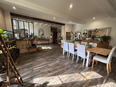 Propriété - 360 m² - 10 pièces