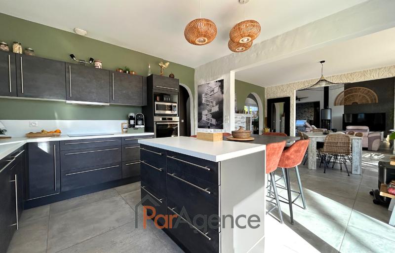 Maison - 246 m² - 6 pièces