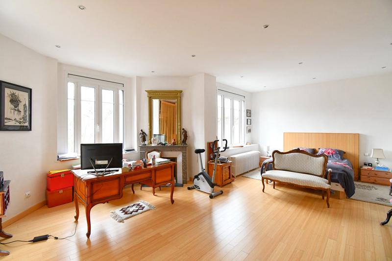 Maison - 230 m² - 8 pièces