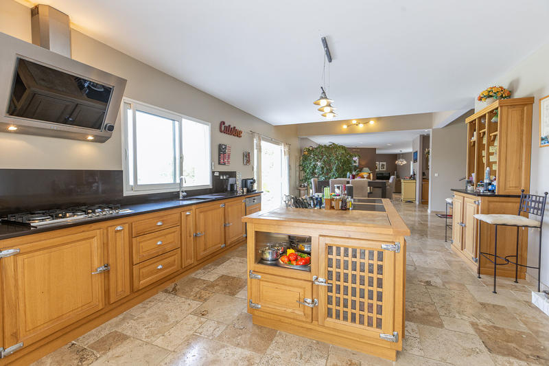 Maison - 253 m² - 7 pièces