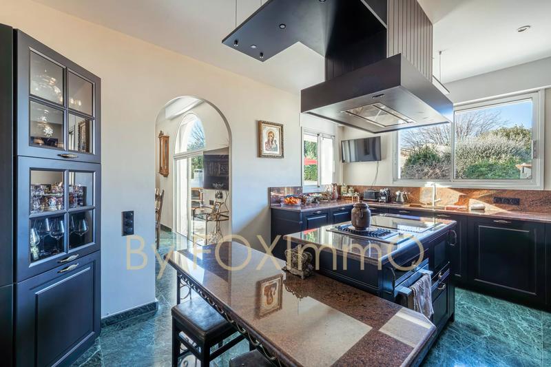 Maison - 280 m² - 7 pièces