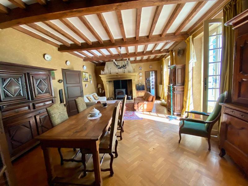 Propriété - 245 m² - 6 pièces