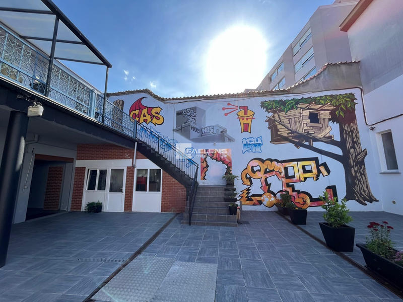 Local commercial - 303 m² - 1 pièce