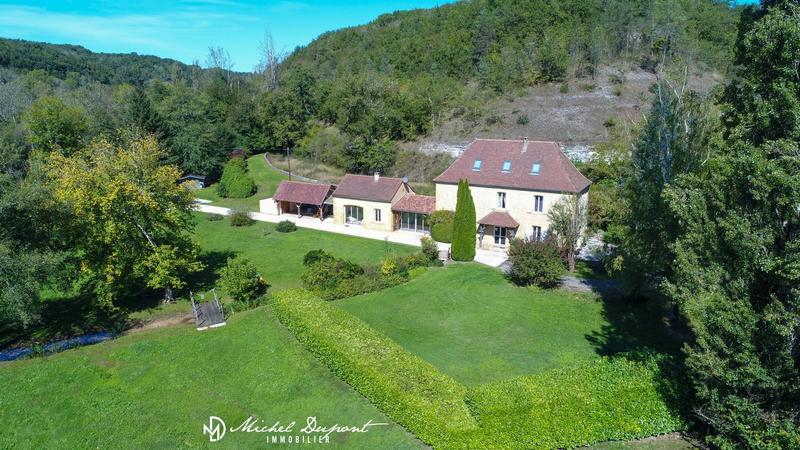 Maison - 230 m² - 9 pièces