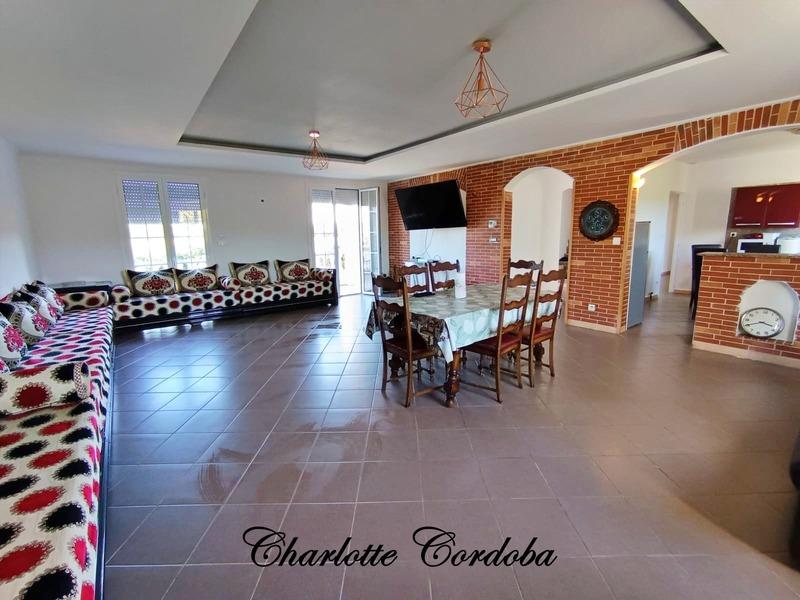 Maison - 233 m² - 8 pièces