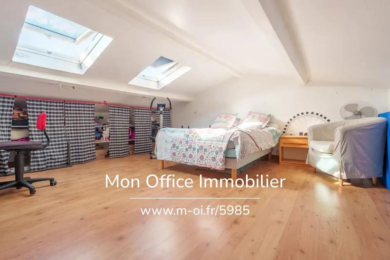 Maison - 210 m² - 6 pièces