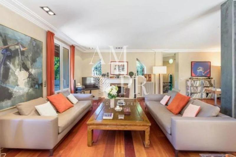 Villa - 300 m² - 7 pièces