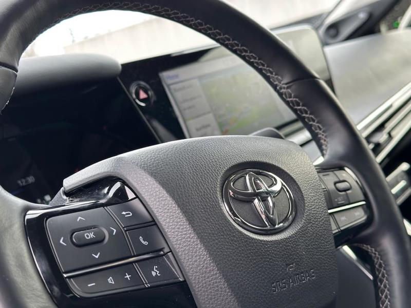 Toyota Mirai II Pile a Combustible Lounge