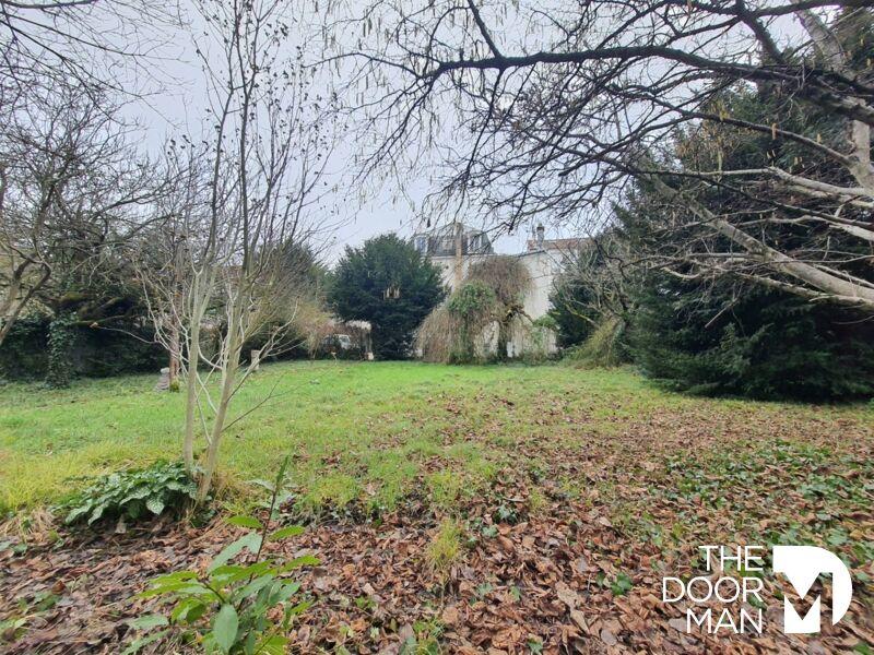 Propriété - 242 m² - 9 pièces