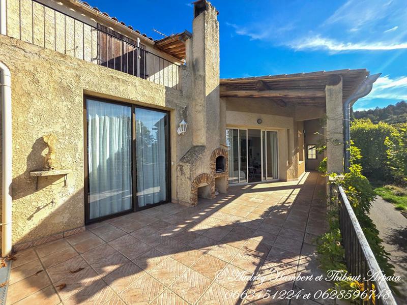 Maison - 215 m² - 7 pièces