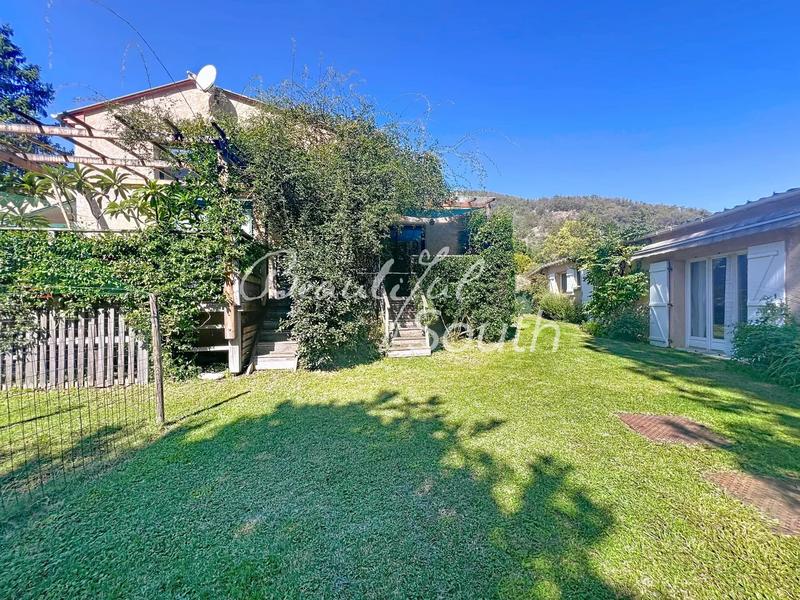 Maison - 147 m² - 9 pièces