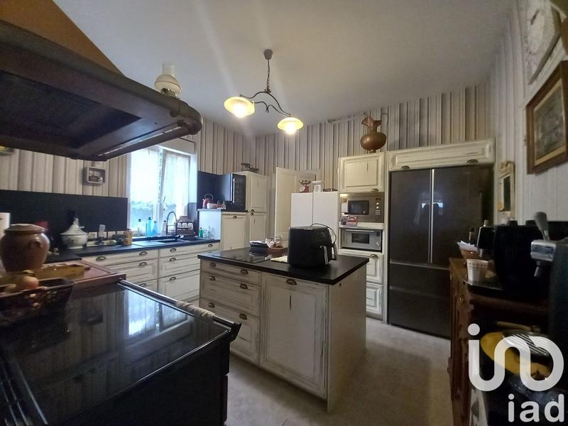 Maison - 300 m² - 12 pièces