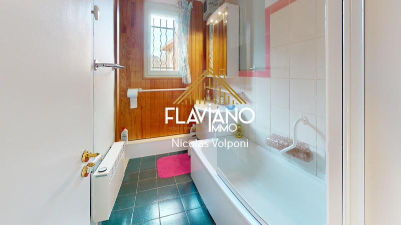 Appartement - 100 m² - 5 pièces