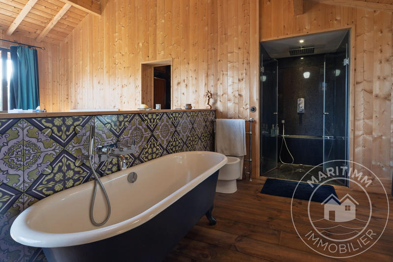 Villa - 230 m² - 9 pièces