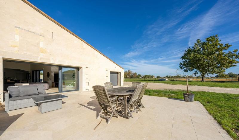 Maison - 260 m² - 6 pièces