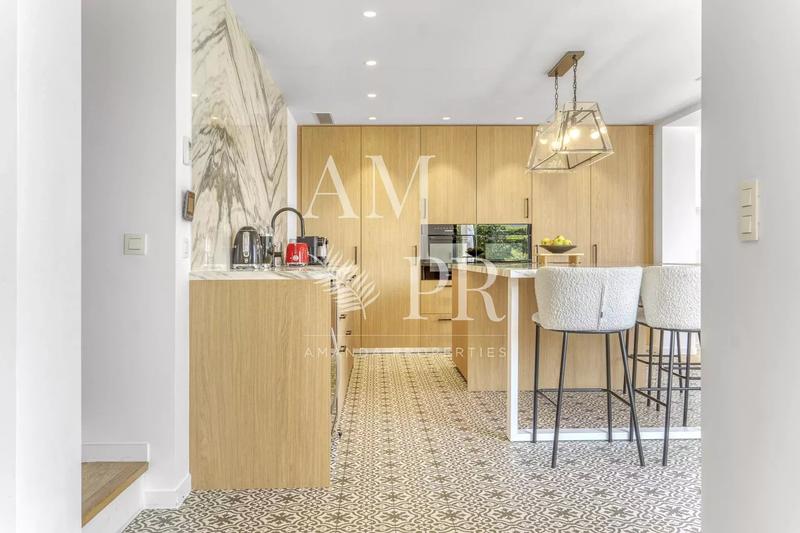 Villa - 247 m² - 6 pièces