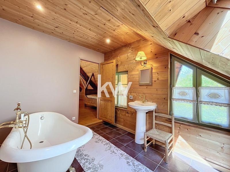 Maison en pierre - 305 m² - 8 pièces