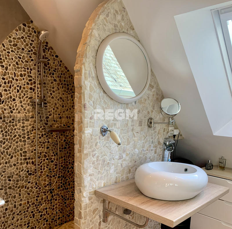 Propriété - 323 m² - 10 pièces