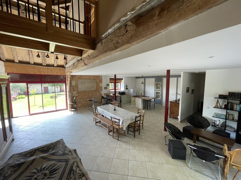 Maison - 288 m² - 8 pièces