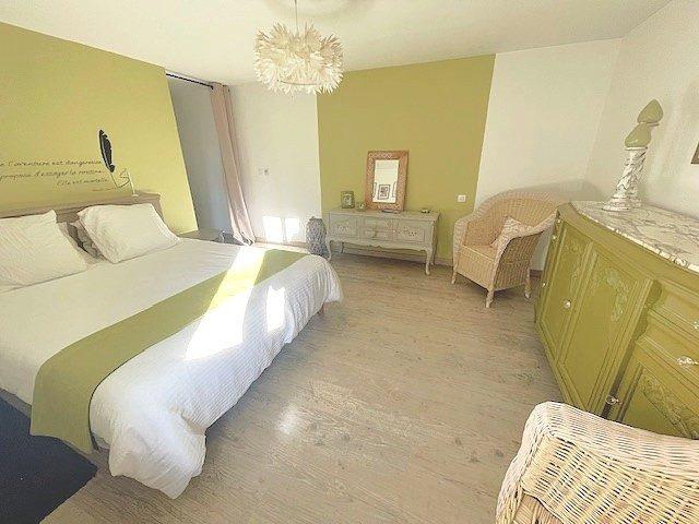 Maison - 222 m² - 10 pièces