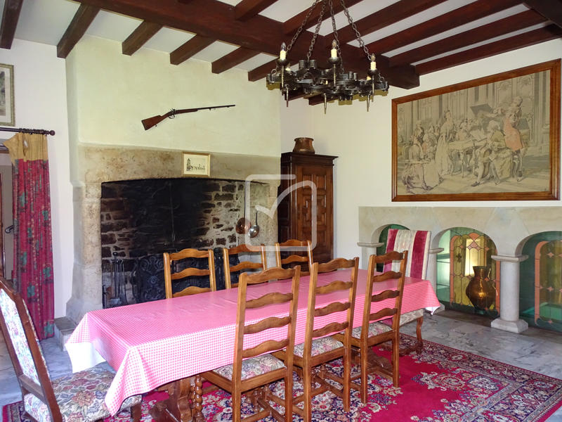 Maison - 233 m² - 8 pièces