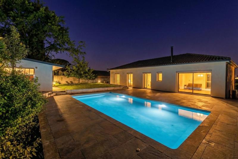 Demeure - 287 m² - 11 pièces