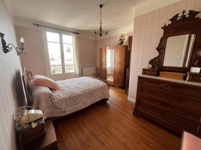 Maison traditionnelle - 161 m² - 6 pièces