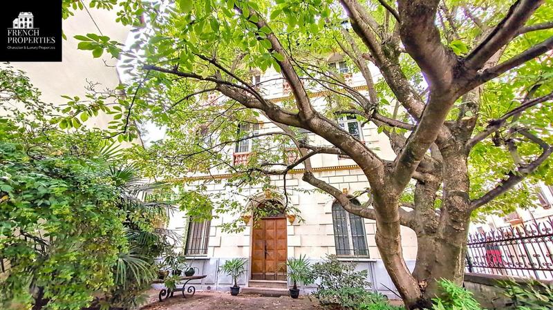 Demeure - 300 m² - 11 pièces