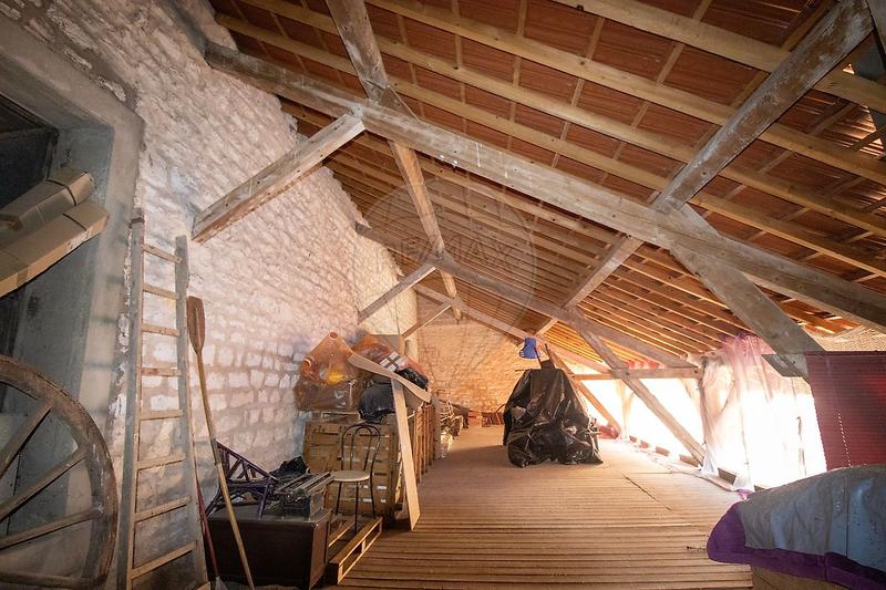 Propriété - 235 m² - 11 pièces